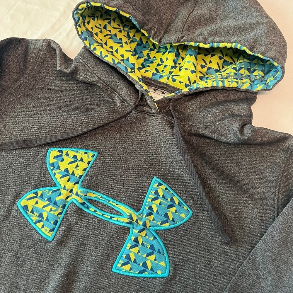 Under Armour Gray Hoodie Size Small (2615)